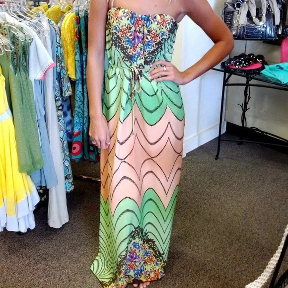 Hello Miss Dress - Picture 1 of 2